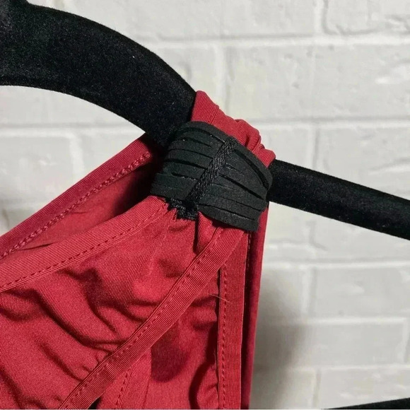 Red Bodycon Mini Dress Size Medium With Chest Cutout Sexy Black Shoulder Flirty - Picture 2 of 14